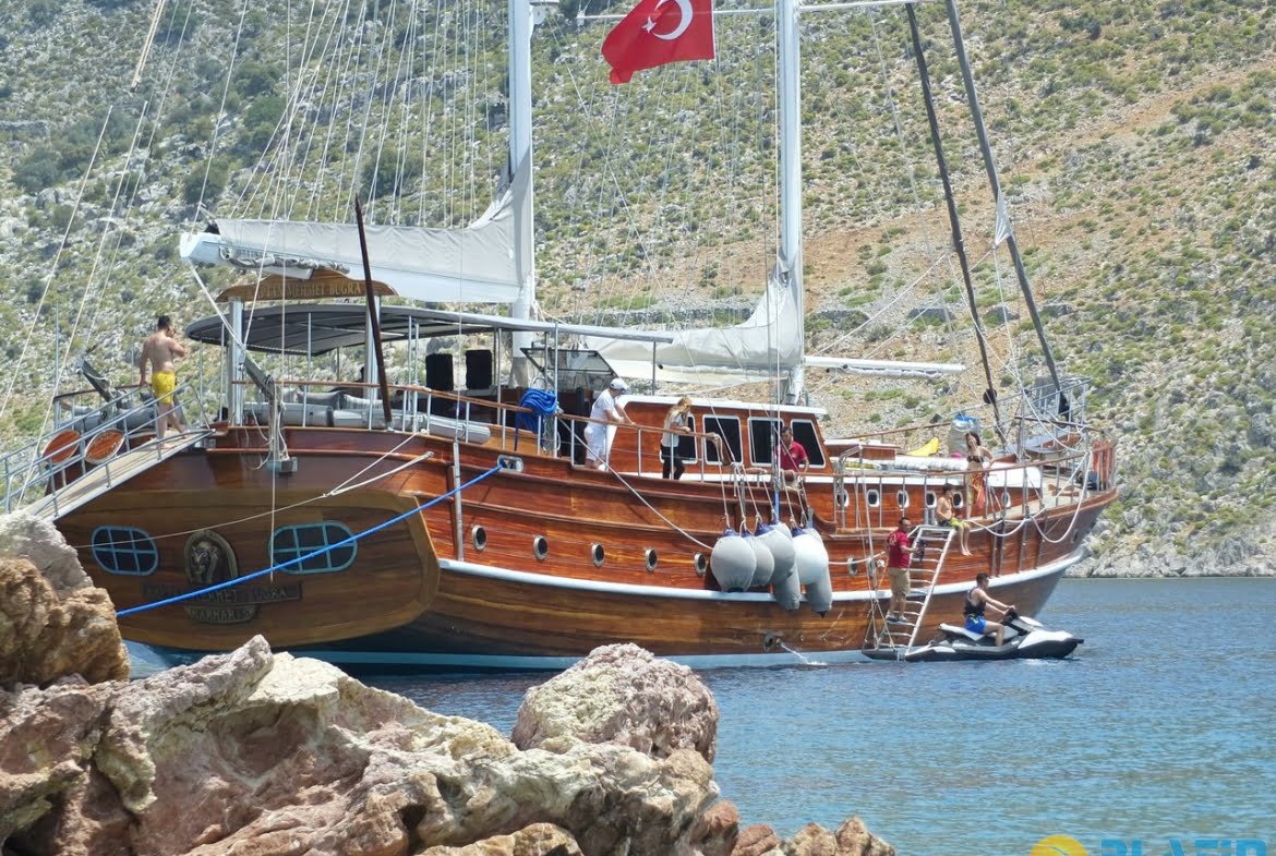 Yacht Kaptan Mehmet Bugra 8 Cabins 34 Meters Yacht Charter Turkey