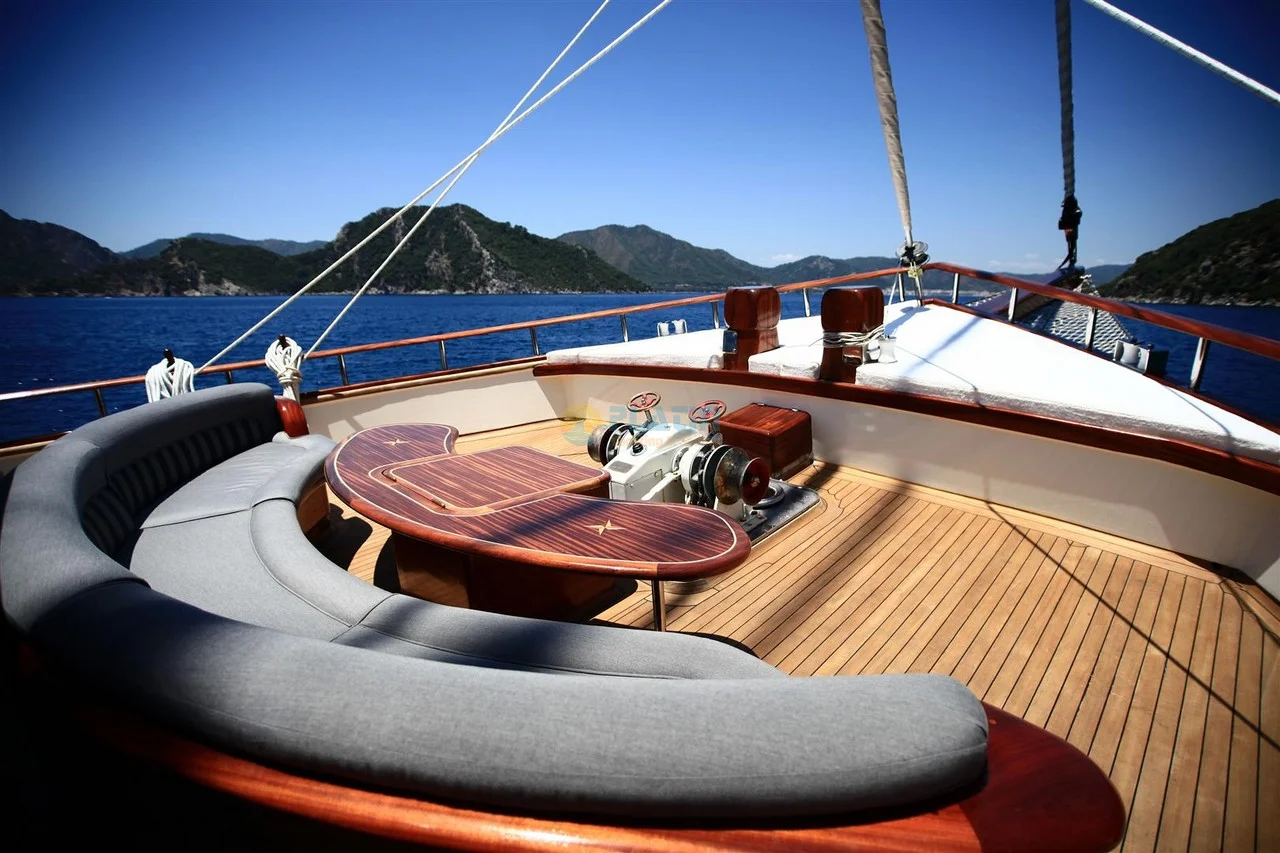 Private Yacht Charter 