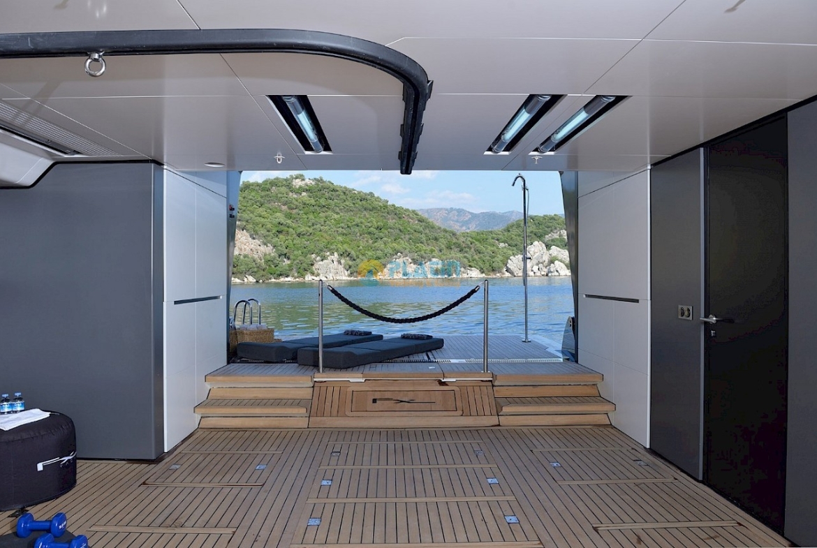 Motoryacht Charter Rent Motor Yacht