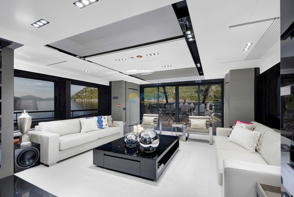 Motoryacht Charter Rent Motor Yacht