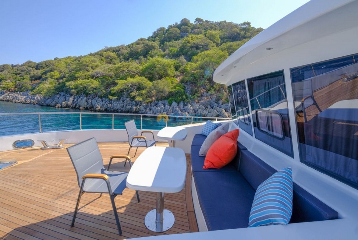 Trawler Compass Motoryacht charter