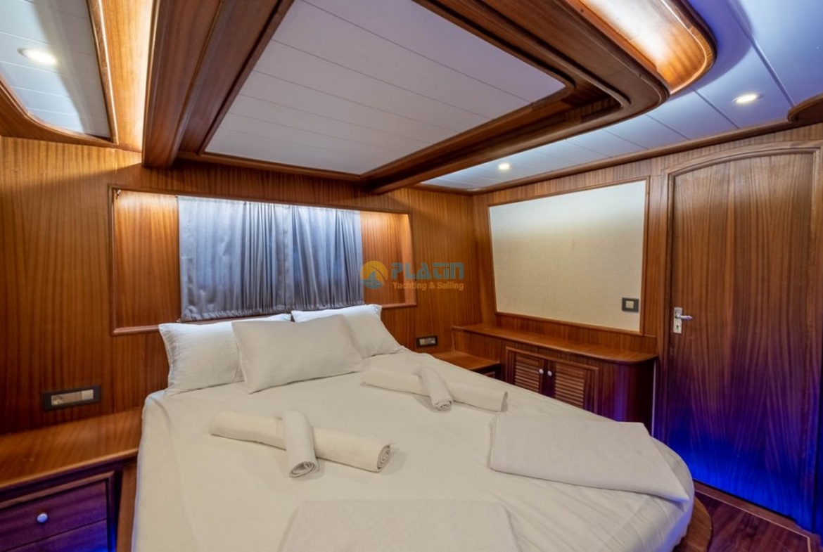 Trawler Compass Motoryacht charter